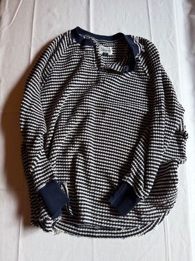 American Eagle Outfitters Navy and Cream Textured Crewneck Sweater
